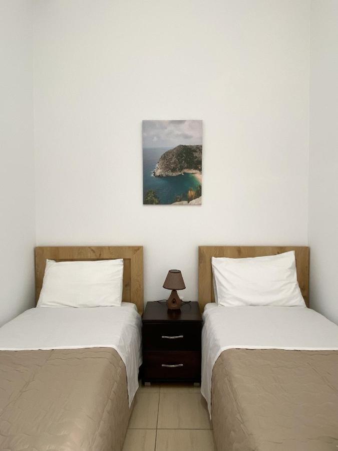 Dinos Apartaments Himarë Exterior foto