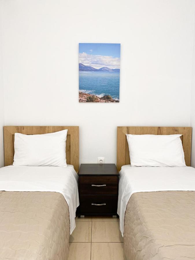 Dinos Apartaments Himarë Exterior foto
